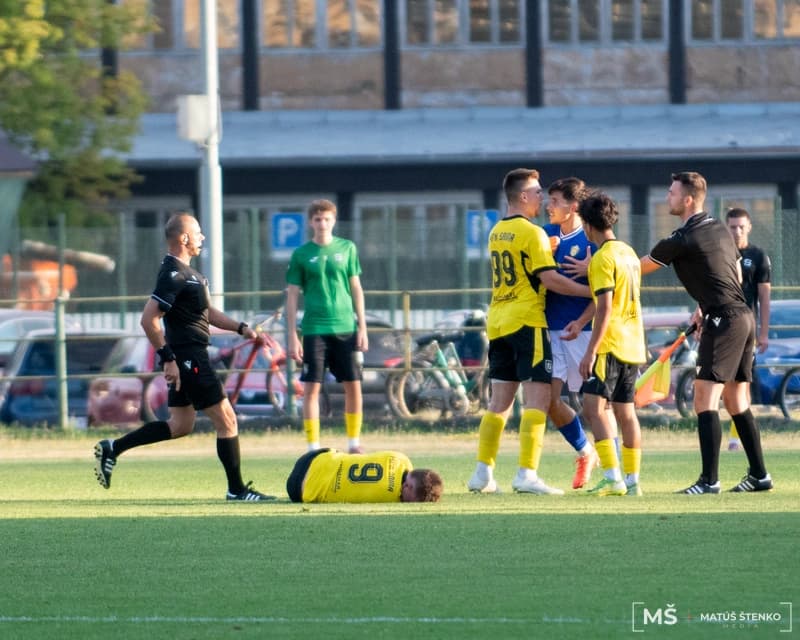 Červená karta #12 Simeon Kohút